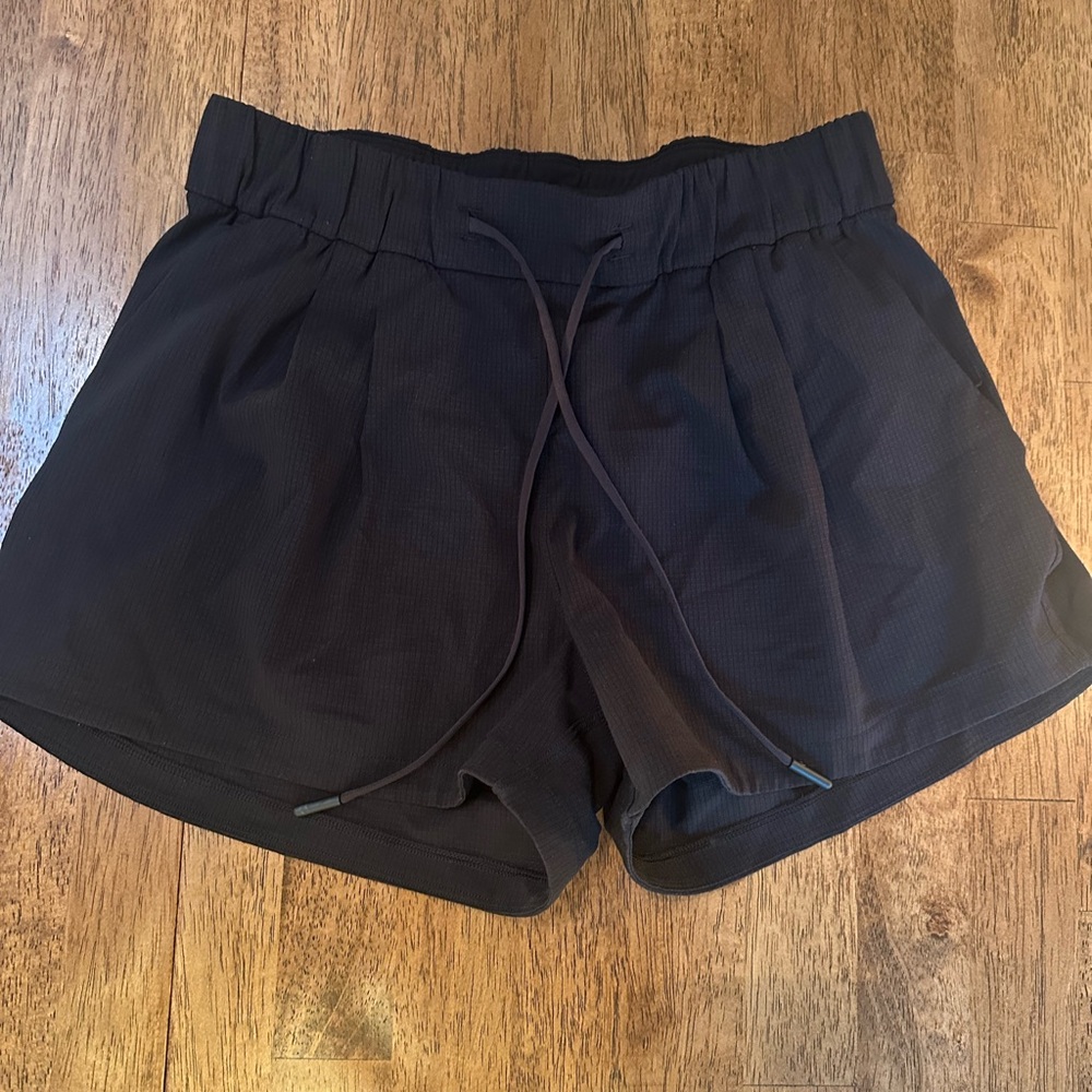 lululemon stroll at sundown mid rise short 3”